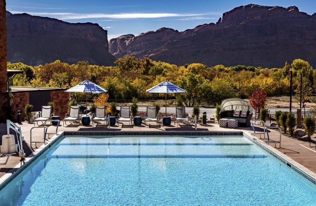 Arches Nearby! Next to North Window, Free Breakfast, Pool, Gym, Parking!