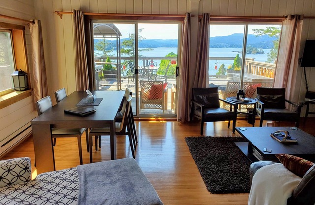 Architect Designed And Decorated Waterfront House, You Have The Whole House!