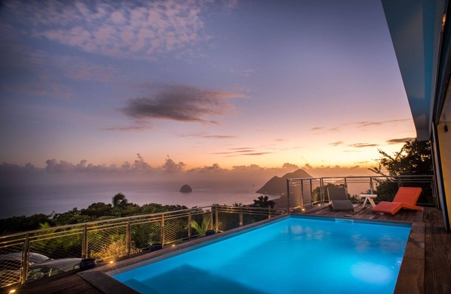 ARCHITECT VILLA WITH POOL AND PANORAMIC VIEW ON DIAMOND BAY