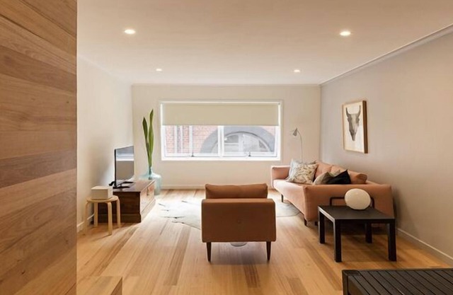 Architecturally Designed 2 Bedroom Apartment right by Parliament House