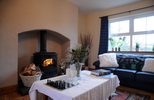 Ards Lodge Sleeps 11 , 4 BDR, 4.5 BTH Garden near Killarney