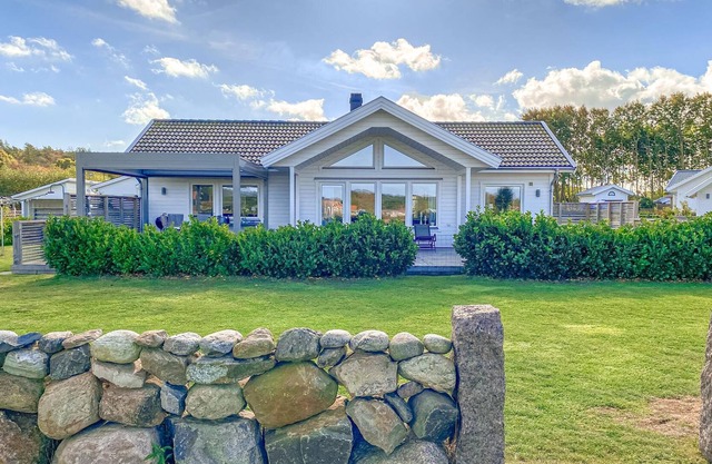 Are you dreaming of a relaxing family vacation close to the water?