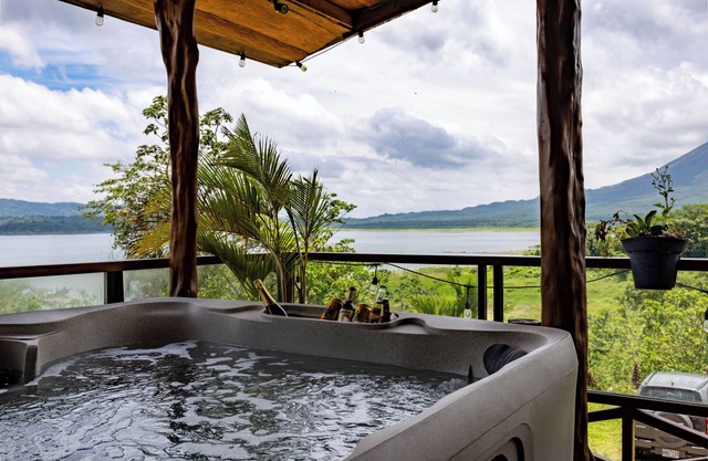 Arenal volcano & Lake front House Las Pavas.