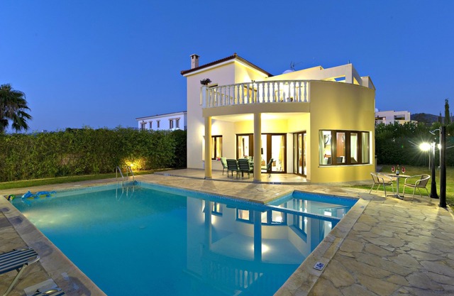 Argaka Beach Front Villas - Heated Private Pools - Amazing Sea Views - Wifi