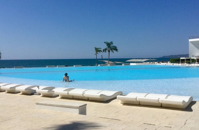 ARIA FLAMINGOS OCEAN FRONT CONDOnWAKE TO THE SOUNDS OF THE SEA