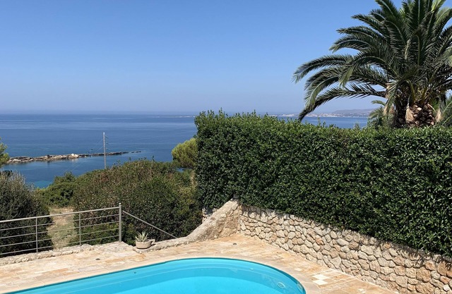 Armorel Gold is a beautiful villa and studio in a fabulous location.