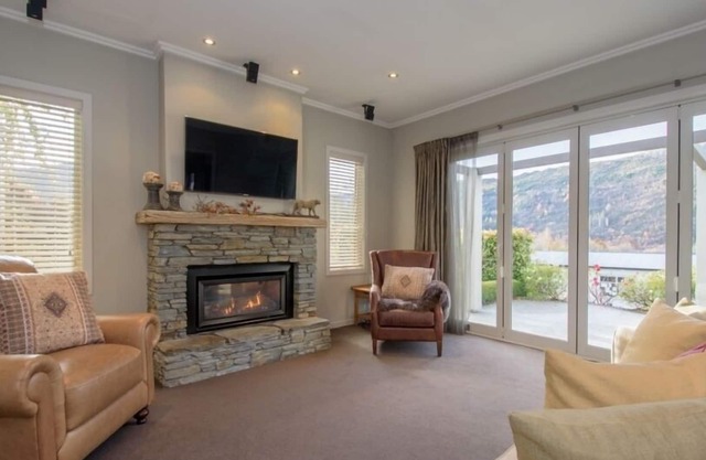 Arrowbrae - A warm, modern home in Arrowtown