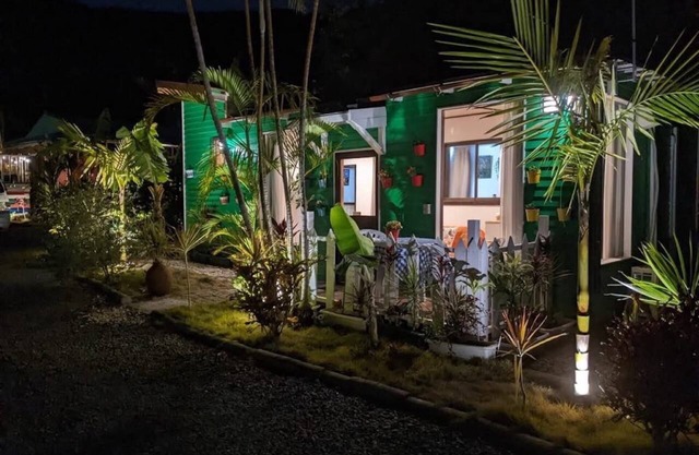 Art Bungalow Amami A bungalow filled with artist/Oshimagun Kagoshima