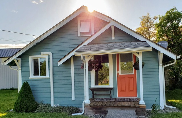Art Cottage on Yew, 6 minutes from everything Centralia