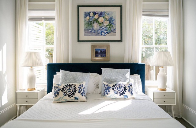 Art-filled 2-bedroom cottage with WiFi and AC in New Orleans