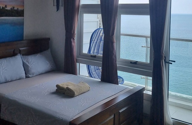 Arterra B: OceanFront, fast WiFi, NFlix, kitchen