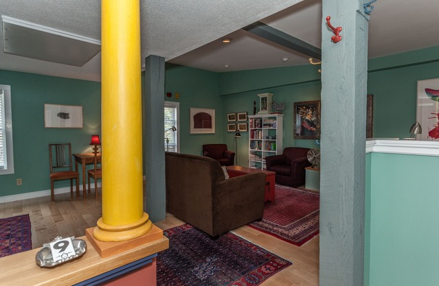 Artfully furnished guest house