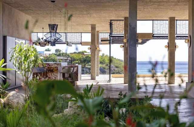Artistic full off grid oceanfront Villa with tropical garden and luxury kitchen.