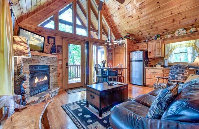 Artistic Mountain | Private Hot Tub + Mtn Views & Game Room!