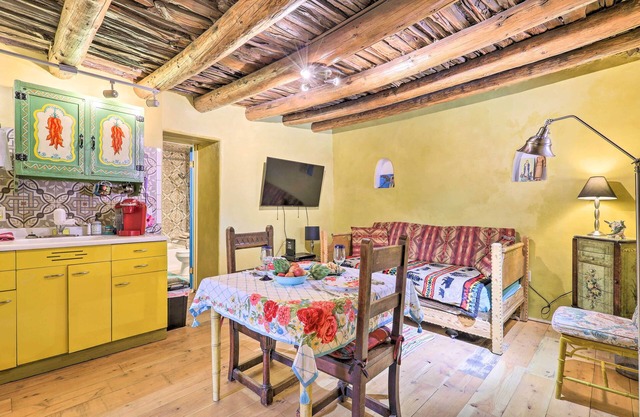 Artsy Santa Cruz Apartment w/Shared Fire Pit!