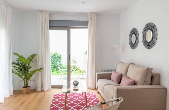 Arturo Soria - 1 Bedroom duplex with garden