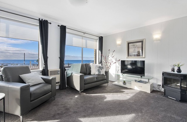 Aruba Penthouse Apartment - Burnie waterfront with ocean views
