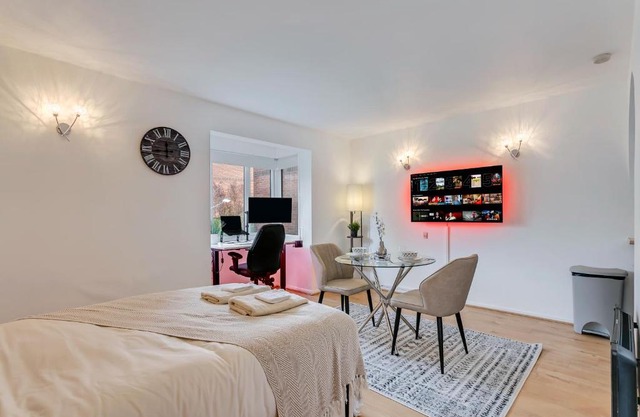 Aryas Apartments London