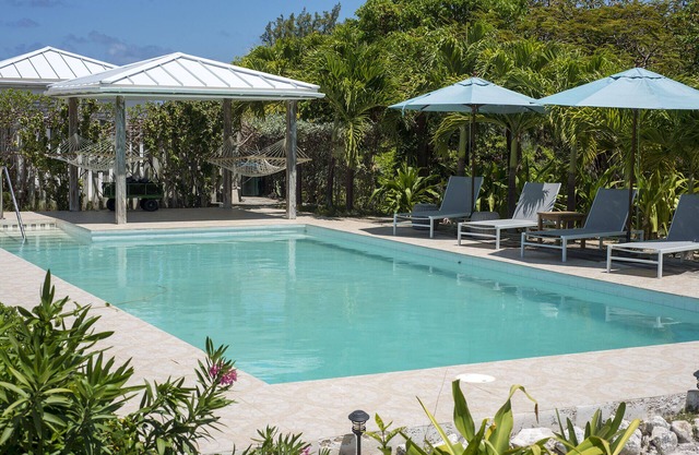 As seen on Bahamas Life! Newly Remodeled Windermere Beach House w/Pool, Club