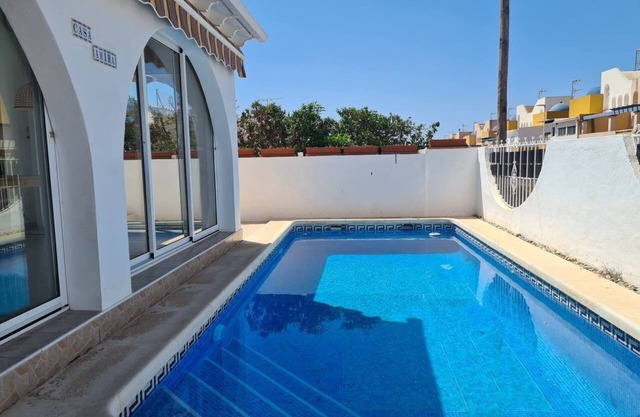 As056 Casa Amira - a modern house with pool