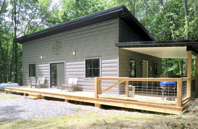 Ashmoor Cabin - Ridgetop Setting - Trails on Property
