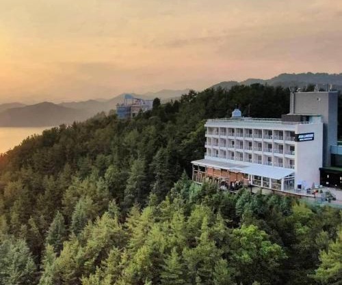 Asia Lakeside Hotel