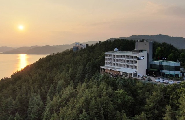 Asia Lakeside Hotel