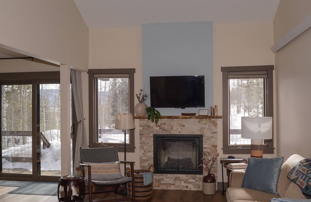 Aspen Grove Retreat, nDuplex Bordering the National Forest near Silverthorne
