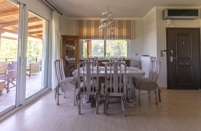 Astali Villa: Cozy Elegant Villa with Pool. 5-minute walk to the beach!