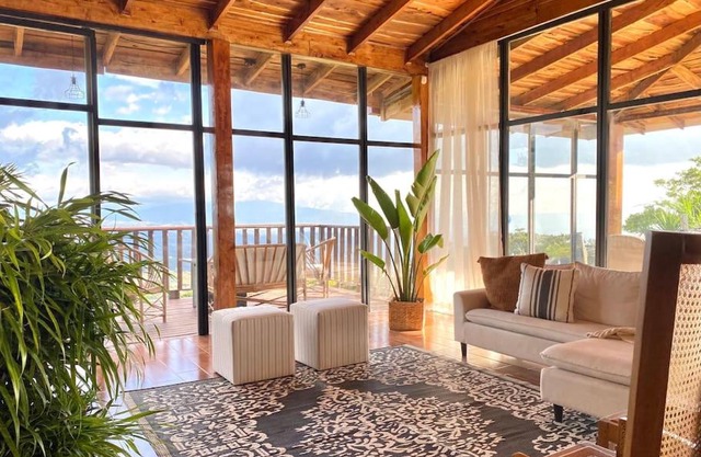 Astonishing view at Poás Volcano slopes: Casa Lili