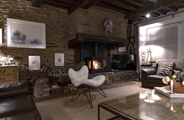 At 13 Faubourg de France in Bouillon, 600m from the center and near the Semois river.