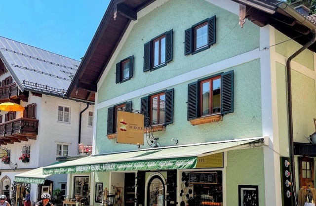 Lake apartment in St. Wolfgang, 100 m2 and large terrace