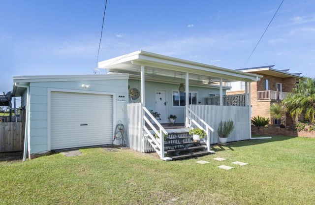 At The Beach, Laid back lifestyle - get away, switch off & unwind - Pet Friendly