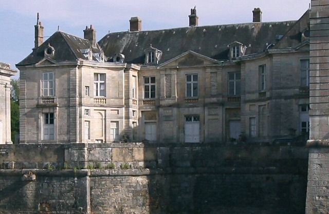 Atelier Jacques Coeur charming house****, outstanding gardens near Bourges