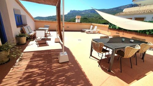 ÁTICO GUADALEST rooftop apartment with beautiful views and art
