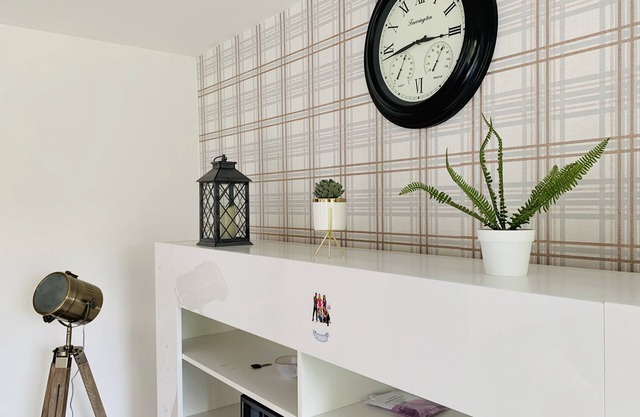 Atom Large 4/5 Bed House, Balcony, Sleeps 13, Free Parking, East London