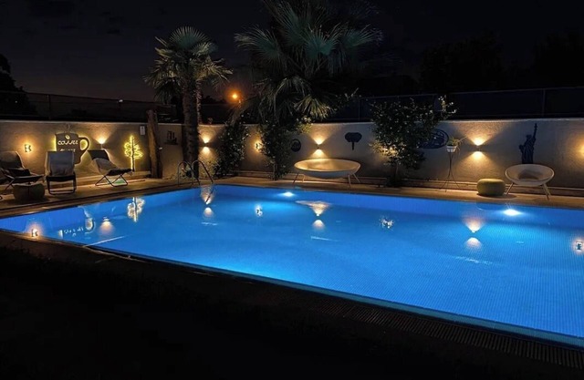 Atroa Otel