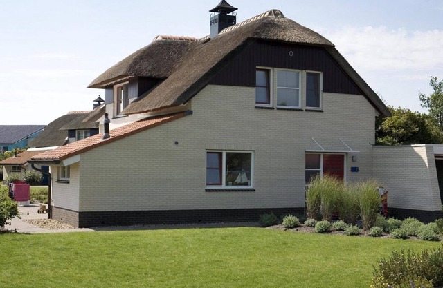 Attractive detached villa with bubble bath