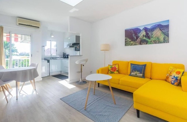 Attractive refurbished T2 apartment in downtown Saint-Denis