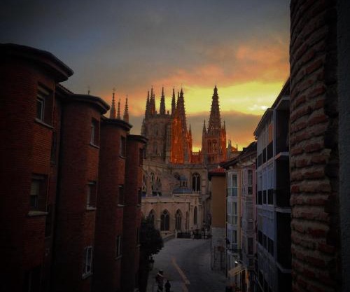 Atuaire Home Vivienda en Perfecta ubicación al lado de la Catedral de Burgos