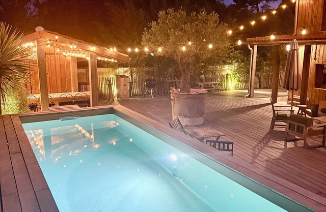 Atypical villa "Cabane Oléron" with heated swimming pool