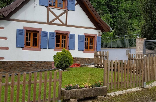Atypical Cottage in the Chapel of the Miners