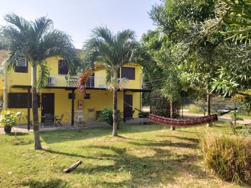 Au Petit Canal Fleuri