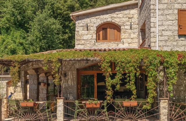 AUBERGE U n'Antru Versu