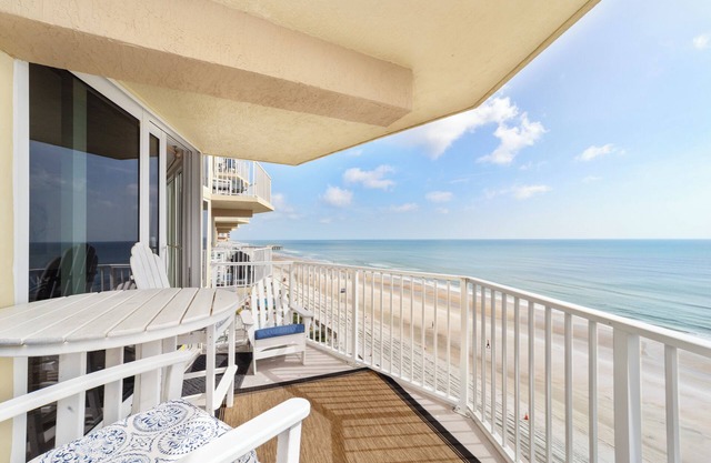AUG - OCT SALE! Stunning Oceanfront King Ste 2Bd2BA Pool NoDrive BEACH ShoreClub
