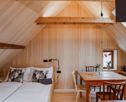 AUGUST Dachgeschosswohnung im jüdischen Viertel