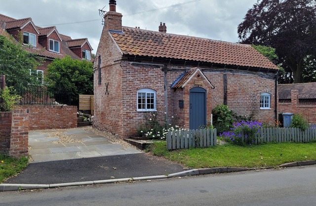 AULD COTTAGE, family friendly, character holiday cottage in Norwell