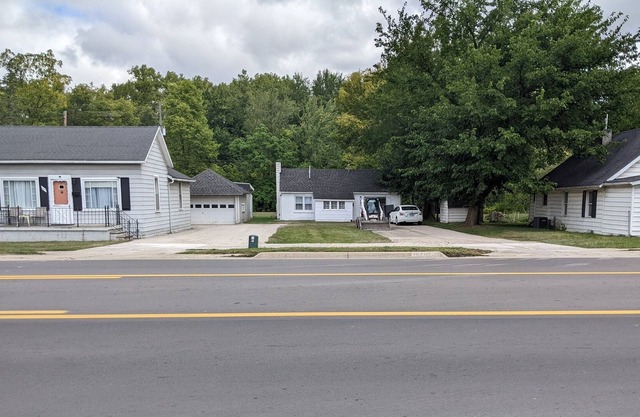 Aunt Rose's Place 2 BR Cottage on River Raisin Monroe Michigan