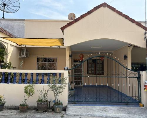 Aunty P house
