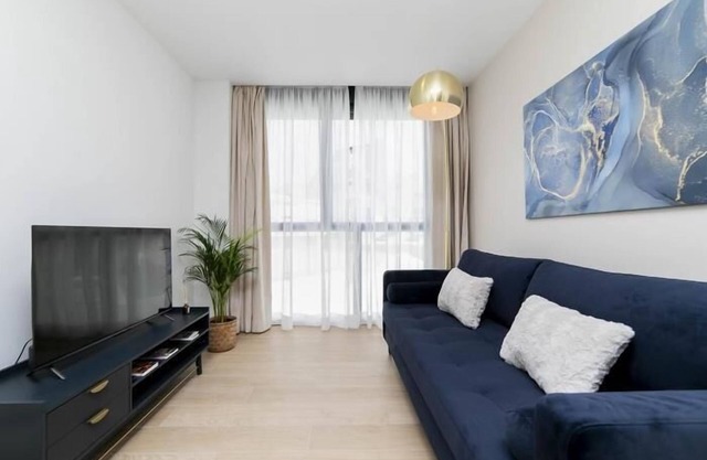 Aurora Stays by Charming V, Apartment for 2 with free parking